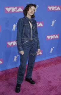 King Princess arrives on the red carpet at the 35th annual MTV Video Music Awards at Radio City Music Hall in New York City on August 20, 2018.  NYP20180820353 SERENAxXU-NING