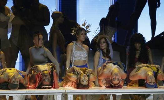 Ariana Grande (C) performs during the 35th annual MTV Video Music Awards at Radio City Music Hall in New York City on August 20, 2018.  NYP20180820149 JOHNxANGELILLO