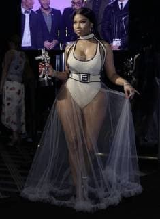 Nicki Minaj poses with her award in the press room at the 35th annual MTV Video Music Awards at Radio City Music Hall in New York City on August 20, 2018.  NYP20180820403 SERENAxXU-NING