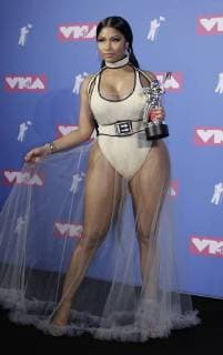 Nicki Minaj poses with her award in the press room at the 35th annual MTV Video Music Awards at Radio City Music Hall in New York City on August 20, 2018.  NYP20180820404 SERENAxXU-NING
