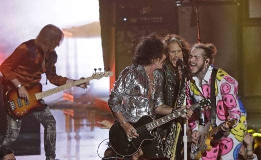 Aerosmith performs with Post Malone to close the 35th annual MTV Video Music Awards at Radio City Music Hall in New York City on August 20, 2018.  NYP20180820152 JOHNxANGELILLO