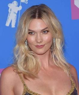 Karlie Kloss arriving at the MTV Video Music Awards in New York City - Aug 20, 2018 - MTV Video Music Awards 2018, New York City New York United States Radio City Music Hall  Copyright: xOConnorx h_00537638