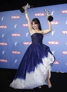 Camila Cabello celebrates after winning video of the year at the 35th annual MTV Video Music Awards at Radio City Music Hall in New York City on August 20, 2018.  NYP20180820413 SERENAxXU-NING