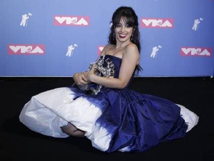 Camila Cabello celebrates after winning video of the year at the 35th annual MTV Video Music Awards at Radio City Music Hall in New York City on August 20, 2018.  NYP20180820417 SERENAxXU-NING