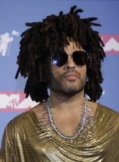 Lenny Kravitz pose for photographers in the press room at the 35th annual MTV Video Music Awards at Radio City Music Hall in New York City on August 20, 2018.  NYP20180820429 SERENAxXU-NING