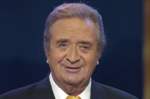 Kammersaenger Günter Wewel, zugleich Moderator der ARD-Sendung Kein Schönder Land , tritt am Freitag (16.12.2005) bei der Sendung Wunschkiste 2005 des Saarländischen Rundfunks auf. *** Kammersaenger Günter Wewel at the same time moderator of the ARD program Kein Schönder Land appears on Friday 16 12 2005 on the program Wunschkiste 2005 of the Saarländischer Rundfunk