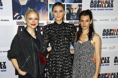 Julia Engelmann, Stefanie Giesinger und Ella Rumpf bei der AsphaltGorillas Film Premiere am 21.08.2018 in Berlin AsphaltGorillas Filmpremiere in Berlin, 2018 *** Julia Engelmann Stefanie Giesinger and Ella Rumpf at the AsphaltGorillas Film Premiere on 21.08.208 in Berlin AsphaltGorillas Film Premiere in Berlin 2018 