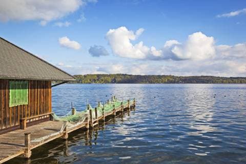 An image of lake Starnberg and a hat  1032101260