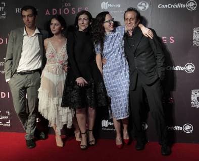 From left to right: actor Pedro de Tavira, actresses Tessa la and Karina Gidi, director Natalia Beristain and actor Daniel Gimenez Cacho pose on the red carpet of the film Los adioses , in Mexico City, Mexico, 22 August 2018. The film, directed by Mexican director Natalia Beristain, explores the life of writer Rosario Castellanos and will premiere on August 24 in Mexico. Los adioses film s red carpet in Mexico City !ACHTUNG: NUR REDAKTIONELLE NUTZUNG!  Copyright: xMarioxGuzmánx MEX19 20180823-636706022944949322