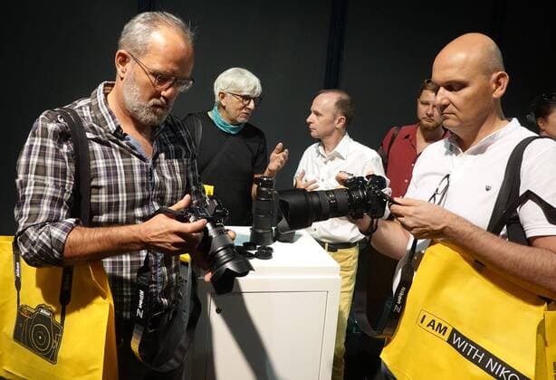 Nikon s new full-frame mirrorless Z series presented in Warsaw Nikon s new full-frame mirrorless Z7 camera is displayed during an event unveiling the company s new Z series cameras and Z mount lens system in Warsaw on August 23, 2018. EN_01335028_0009 