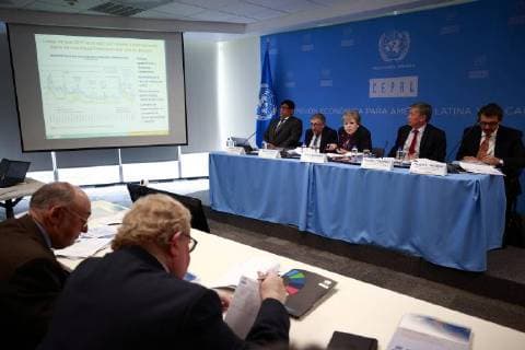 Executive Secretary of the Economic Commission for Latin America and the Caribbean (Cepal) Alicia Barcena (C) takes part in a press conference, in Mexico City, Mexico, 23 August 2018, to present the Economic Report for Latin America and the Caribeean 2018. The Cepal reduced the growth estimation of 2018 from 2.2 per cent to 1.5 per cent for the region, what means a slight 1.2 per cent growth since 2017 due to the internal demand and investment and despite the existence of external uncertainties . Cepal reduces growth forecast in Latin America to 1.5 per cent for 2018 !ACHTUNG: NUR REDAKTIONELLE NUTZUNG!  Copyright: xJoséxMéndezx MEX03 20180823-636706567145118042