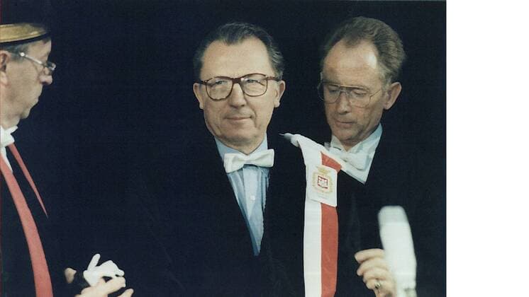 ANTWERPEN ---- JACQUES DELORS PRESIDENT OF THE EUROPEAN COMMISSION RECEIVED THE HONORS OF DOCTOR HONORIS CAUSA AT THE ANTWERP UNIVERSITY. .JEP WST BELGA  x317033x