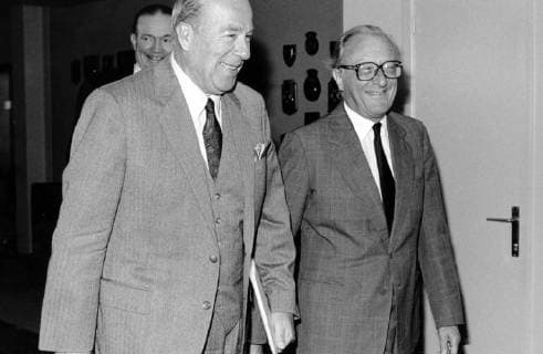 - This picture presents US Secretary of State George Shultz(l), who arrives at NATO headquarters in Brussels, accompanied by the NATO (North Atlantic Treaty Organization) Secreatry general Lord Carrington (r) to brief Washington s allies on the Reykjavik summit (Brussels, Belgium). ARCHIVES  x34574285x