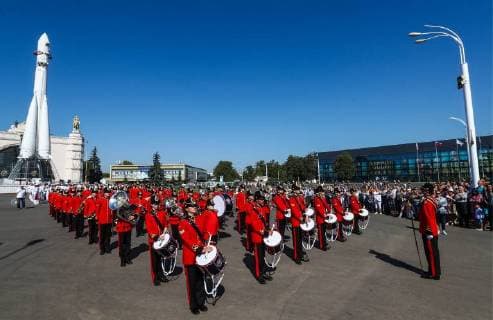 MOSCOW, RUSSIA - AUGUST 25, 2018: Members of Britainâ€™s Brentwood Imperial Youth Band participating in the 2018 Spasskaya Tower International Military Music Festival, parade the VDNKh Exhibition Centre area in northeastern Moscow. Stanislav Krasilnikov TASS  TS08DF89