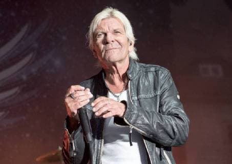Entertainment Bilder des Tages 25.08.2018, xlakx, Musik Open Air 2018, Matthias Reim emspor, v.l. Matthias Reim live beim Sommer Open Air 2018 im Schlosshof Oranienburg. Musik Open Air 2018, Matthias Reim *** 25 08 2018 xlakx Music Open Air 2018 Matthias Reim emporer l Matthias Reim live at the Summer Open Air 2018 at the Oranienburg Palace Music Open Air 2018 Matthias Reim