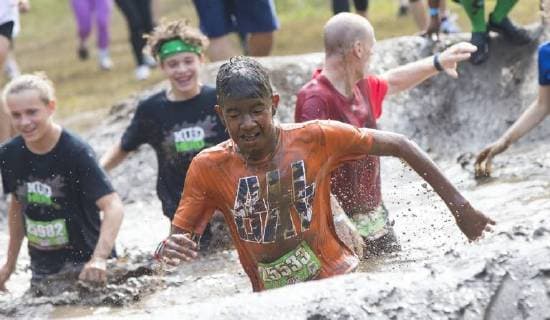(180827) -- TORONTO, Aug. 27, 2018 (Xinhua) -- Participants take part in the 2018 Mud Hero Toronto North event at Albion Hills Conservation Area in Toronto, Canada, Aug. 26, 2018. (Xinhua Zou Zheng) (SP)CANADA-TORONTO-MUD HERO-OBSTACLE RUN 