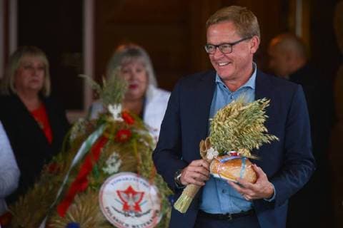 August 26, 2018 - Edmonton, Canada - David Eggen, a Canadian politician and Alberta Education Minister seen during the Harvest Festivals 2018 organised by the Polish Historical Society at Wawel Country Lodge in Edmonton..On Sunday, August 26, 2018, in Edmonton, Alberta, Canada. Edmonton Canada  - ZUMAn230 20180826_zaa_n230_422 Copyright: xArturxWidakx