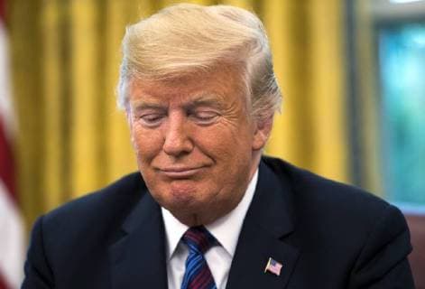 News Bilder des Tages Washington, Trump verkündet Handelsabkommen mit Mexiko President Trump speaks on a conference call with Mexican President Enrique Pena Nieto, as Trump announces a revised trade deal with Mexico he called the United States-Mexico trade agreement, in the Oval Office at the White House in Washington, D.C. on August 27, 2018. The two countries said they have revise key portions of their trade policies set up by the the North American Free Trade Agreement (NAFTA) and said Canada can join later in their deal.  WAP20180827303 KEVINxDIETSCH
