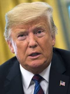 Washington, Trump verkündet Handelsabkommen mit Mexiko President Trump speaks on a conference call with Mexican President Enrique Pena Nieto, as Trump announces a revised trade deal with Mexico he called the United States-Mexico trade agreement, in the Oval Office at the White House in Washington, D.C. on August 27, 2018. The two countries said they have revise key portions of their trade policies set up by the the North American Free Trade Agreement (NAFTA) and said Canada can join later in their deal.  WAP20180827305 KEVINxDIETSCH