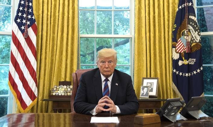 News Bilder des Tages President Donald Trump speaks on a conference call with Mexican President Enrique Pena Nieto, as Trump announces a revised trade deal with Mexico he called the United States-Mexico trade agreement, in the Oval Office at the White House in Washington, D.C. on August 27, 2018. The two countries said they have revise key portions of their trade policies set up by the the North American Free Trade Agreement (NAFTA) and said Canada can join later in their deal.  WAP20180827322 KEVINxDIETSCH