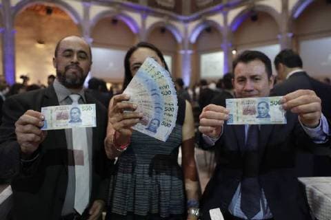 August 27 2018 EUM20180827ECO07 JPG CITY OF MEXICO MoneyBilletes 500 pesos August 27, 2018 Aspects of the presentation of the new design of the 500 peso bill with the image of Benito Juarez in front of an event that took place at the Interactive Museum of Economics Photo Agency EL UNIVERSALIvan StephensEELG  - ZUMAu78_ 20180827_zaf_u78_052 Copyright: xElxUniversalx