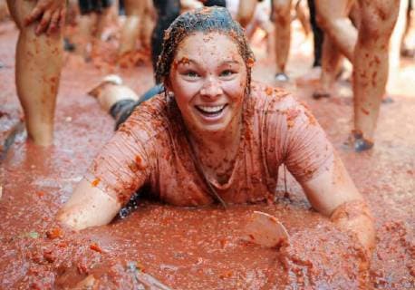 Entertainment Bilder des Tages . 29 08 2018. Bunol, Spain. La Tomatina. People seen enjoying the Tomatina festival. As every year since 1945, the Valencian town of Bunol (East of Spain), celebrates La Tomatina, a festival where participants throw tomatoes and get involved in this tomato fight purely for entertainment purposes.  xGustavoxValientex xi-Imagesx IIM-18400-0013