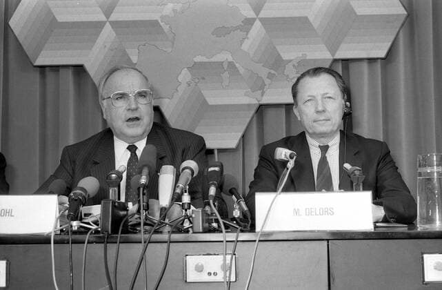 - BRUSSELS, BELGIUM (FILE) : This file picture dated 10 May 1988 shows Germany Chancellor Helmut Kohl and the President of the European Commission Jacques Delors on the occasion of a press conference at Brussels. ARCHIVES  x37865614x