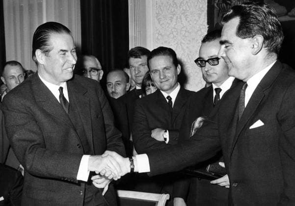 - BRUSSELS, BELGIUM (FILE) : This file picture dated 14 December 1967 is about the purchase of 334 German Leopard 1 tank by Belgium. On the picture : Charles Poswick Minister of Defence and his German counterpart Gerhard Schroder after the signing of the agreement. ARCHIVES  x38078266x