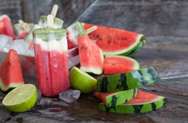 Eis am Stiel mit Joghurt und frischen Früchten - Homemade frozen popsicles *** Popsicles with yogurt and fresh fruits Homemade frozen popsicles  1079705161