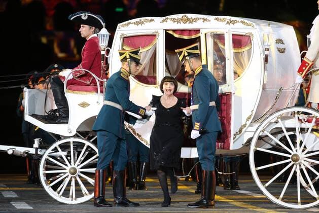 Entertainment Bilder des Tages MOSCOW, RUSSIA â€“ AUGUST 31, 2018: French singer Mireille Mathieu at 2018 Spasskaya Tower International Military Music Festival, in Moscow s Red Square. Marina Lystseva TASS  TS08E948