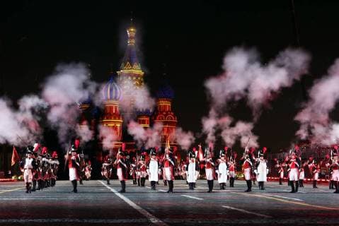 News Bilder des Tages MOSCOW, RUSSIA â€“ AUGUST 31, 2018: Members of the Vieux Grenadiers of Geneva company perform at the 2018 Spasskaya Tower International Military Music Festival, in Moscow s Red Square. Marina Lystseva TASS  TS08E980