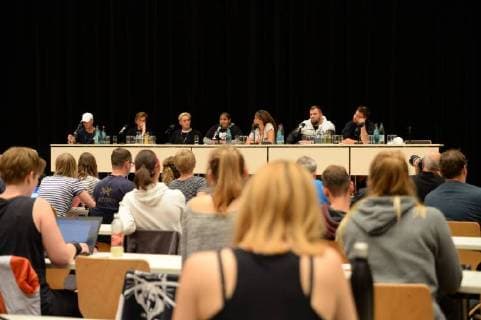 Chemnitz 03 September 2018 Image info v trettmann Campino Felix Brummer Rola Seleh Youth Without Borders Moderator Monchi Materia on the podium Press conference to the concert wirsindmehr in Chemnitz With the dead trousers Fine cream fish fillet Trettmann KIZ force club Nura Materia Caspe
