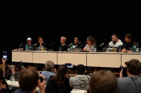 Chemnitz 03 September 2018 Image info v trettmann Campino Felix Brummer Rola Seleh Youth Without Borders Moderator Monchi Materia on the podium Press conference to the concert wirsindmehr in Chemnitz With the dead trousers Fine cream fish fillet Trettmann KIZ force club Nura Materia Caspe