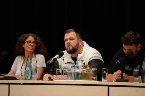 Chemnitz 03 September 2018 Bildinfo Moderator Monchi Materia on the podium Press conference on the concert wirsindmehr in Chemnitz Press conference on the concert wirsindmehr in Chemnitz With the dead trousers Fine cream fish fillet Trettmann KIZ force club Nura Materia Casper The press conference was held i