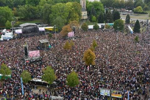 To the concert against xenophobia and racism in Chemnitz are according to the city administration on early Monday evening 03 09 18 approximately 50,000 humans come to the free event under the motto we are more in the city center had invit Copyright: epd-bild WolfgangxSchmidt EDITORIAL USE ONLY