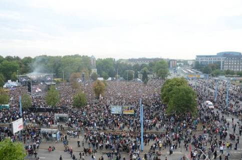 Chemnitz the 03 September 2018 With a concert in front of tens of thousands of people, numerous bands at the Johanniskirche today set a sign against racism fascism and violence U a fine cream fish fillet Foto KIZ The Toten Hosen and others play for free under the motto We are more Chemnitz put tens of thousands of people Sign against right