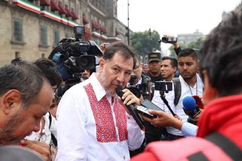 September 3, 2018 - EUM20180903NAC05.JPG .CIUDAD DE MEXICO. PresidentPresidente-EPN Informe.- 3 de septiembre de 2018. Gerardo Fernandez Norona, diputado federal de Morena, confronta a elementos del Estado Mayor Presidencial y ancara a os presidentes del Senado y de la Camara de Diputados, Marti Batres y Porfirio Munoz Ledo, a su llegada al Sexto Informe de Gobierno del presidente Enrique Pena Nieto, en Palacio Nacional. Foto: Agencia EL UNIVERSALBerenice FregosoEELG  - ZUMAu78_ 20180903_zaf_u78_010 Copyright: xElxUniversalx