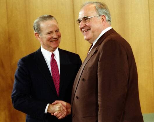 Federal Chancellor Helmut Kohl on the right and the American Secretary of State James Baker on 08 01 1991 in Bonn German Chancellor Helmut Kohl and US Foreign Minister James Baker on Jan 08 1991 in Bonn Germany
