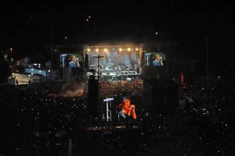 Chemnitz the 03 September 2018 With a concert in front of tens of thousands of people, numerous bands at the Johanniskirche today set a sign against racism fascism and violence U a fine cream fish fillet KIZ Die Toten Hosen Photo appearance of the dead pants Materia Casper ua play for free under the motto We are more The Toten Hosen play in front of 70 000 people under the motto We are more in Chemnitz