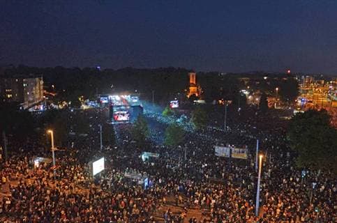 Chemnitz the 03 September 2018 With a concert in front of tens of thousands of people, numerous bands at the Johanniskirche today set a sign against racism fascism and violence U a fine cream fish fillet KIZ Die Toten Hosen Photo appearance of the dead pants Materia Casper ua play for free under the motto We are more The Toten Hosen play in front of 70 000 people under the motto We are more in Chemnitz