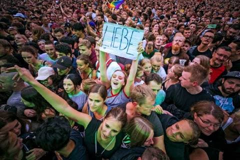 Chemnitz We are more enthusiastic audience during the concert against right-wing extremism and xenophobia We are more on 03 09 2018 in Chemnitz 20180903SFL0030