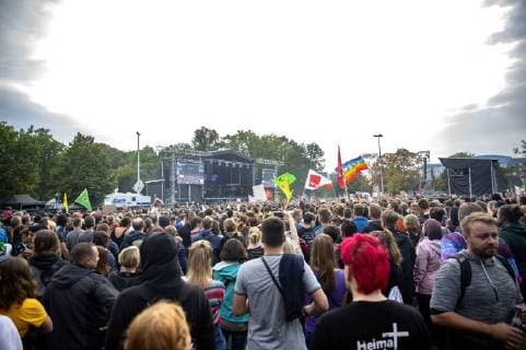 Visitors from the wirsindmehr concert against right in front of the Johanniskirche Chemnitz 03 09 2018 Foto:xM.xKremerx xFuturexImage