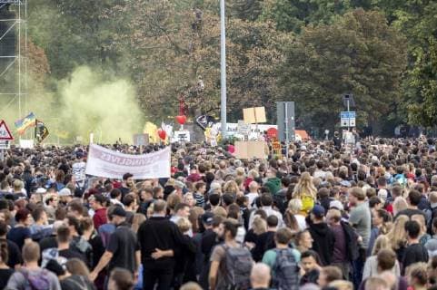 Visitors from the wirsindmehr concert against right in front of the Johanniskirche Chemnitz 03 09 2018 Foto:xM.xKremerx xFuturexImage