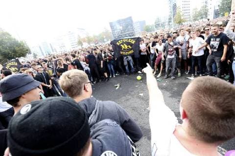 Concert visitors at the wirsindmehr concert against right in front of St. Johns Church Chemnitz 03 09 2018 Foto:xB.xKriemannx xFuturexImage