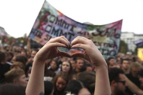 Concert visitors at the wirsindmehr concert against right in front of St. Johns Church Chemnitz 03 09 2018 Foto:xB.xKriemannx xFuturexImage
