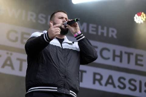 Jan Monchi Gorkow from Feine Sahne Fischfilet live at the wirsindMore concert at the right in front of the Johanniskirche Chemnitz 03 09 2018 Foto:xB.xKriemannx xFuturexImage
