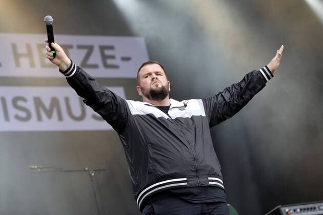 Jan Monchi Gorkow from Feine Sahne Fischfilet live at the wirsindMore concert at the right in front of the Johanniskirche Chemnitz 03 09 2018 Foto:xB.xKriemannx xFuturexImage