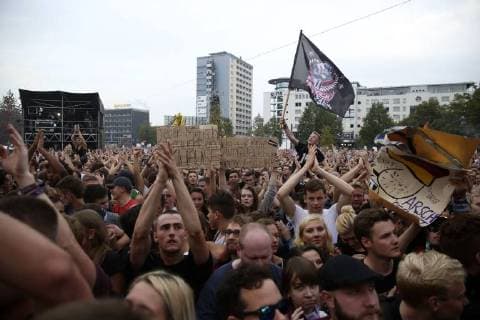 Concert visitors at the wirsindmehr concert against right in front of St. Johns Church Chemnitz 03 09 2018 Foto:xB.xKriemannx xFuturexImage