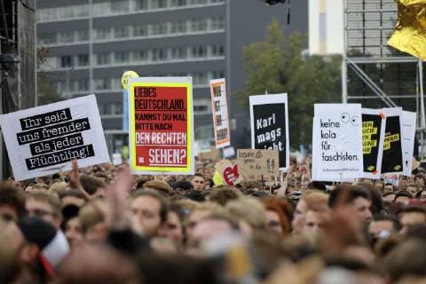 Concert visitors at the wirsindmehr concert against right in front of St. Johns Church Chemnitz 03 09 2018 Foto:xB.xKriemannx xFuturexImage