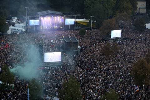Concert visitors at the wirsindmehr concert against right in front of St. Johns Church Chemnitz 03 09 2018 Foto:xB.xKriemannx xFuturexImage